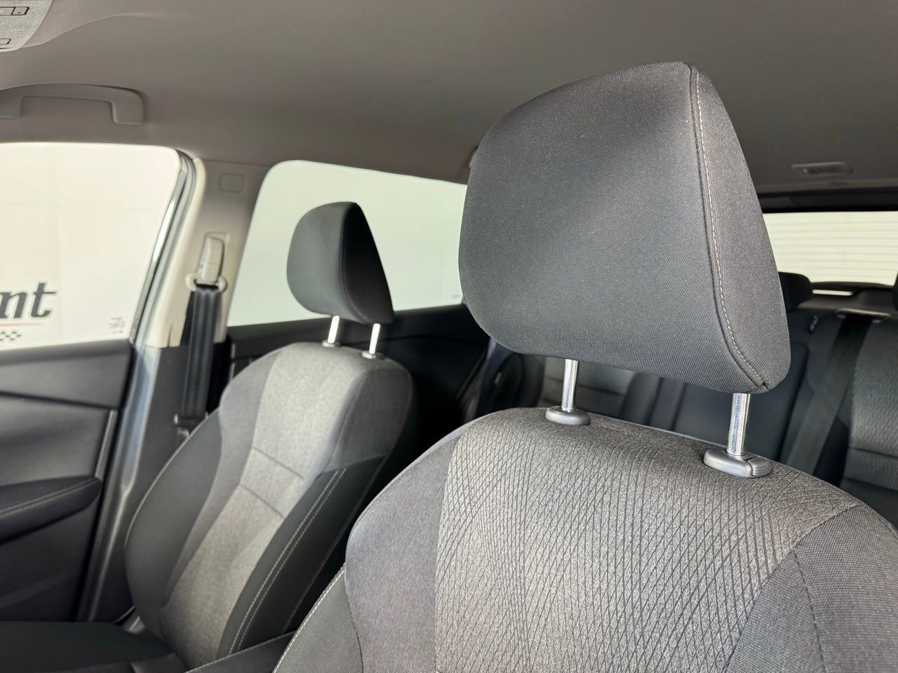 Used 2025 Nissan Rogue SV image 3