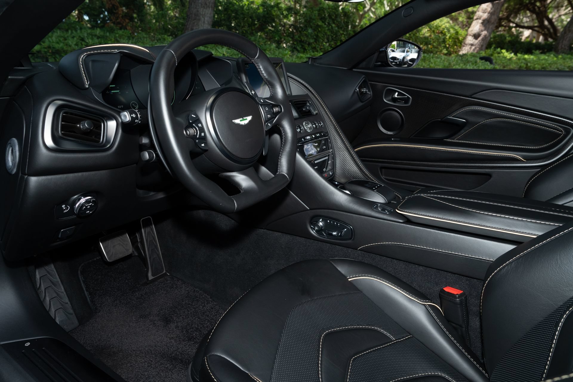 Used 2019 Aston Martin DBS Superleggera RWD image 13