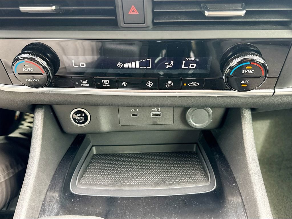 Used 2023 Nissan Rogue SV image 16