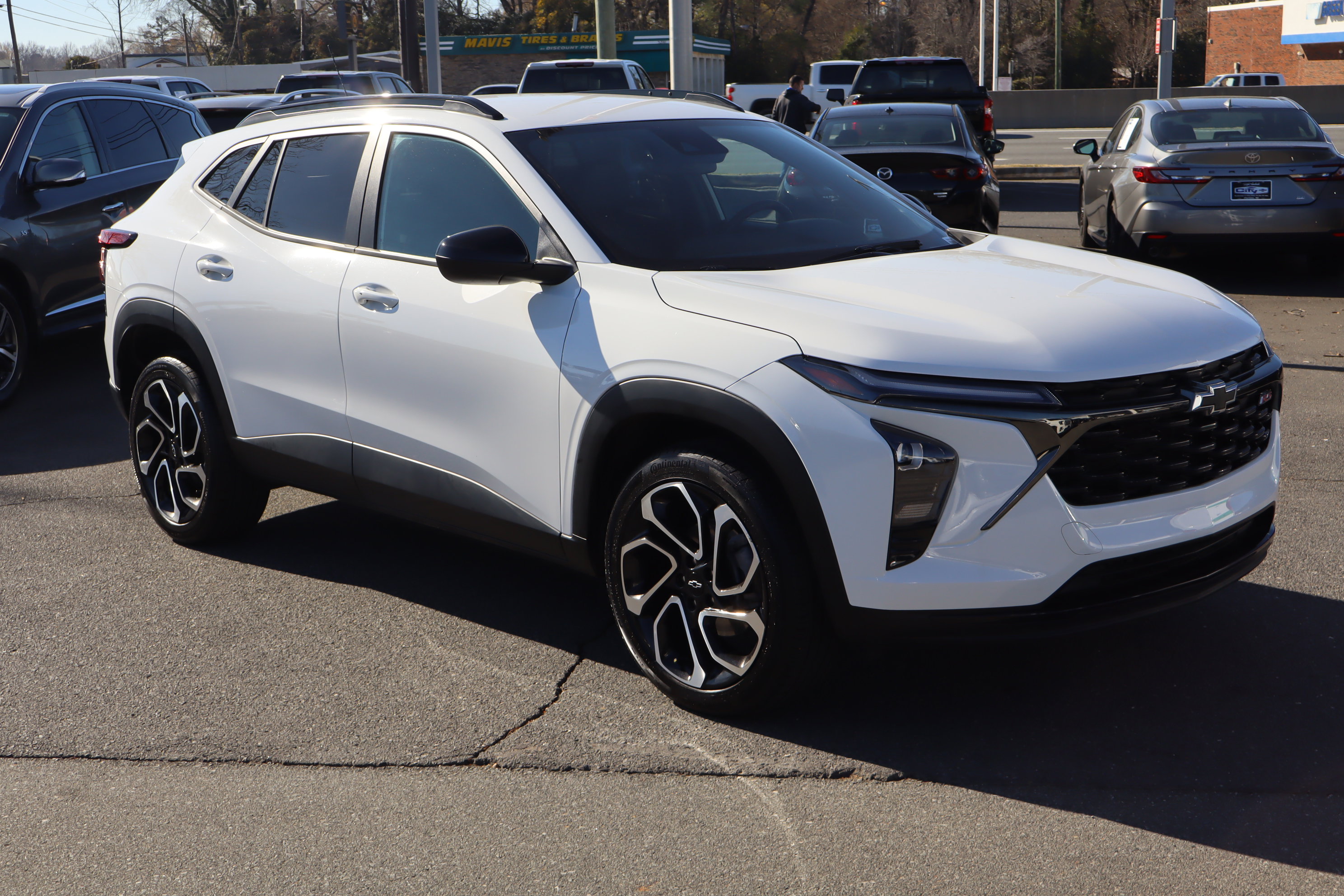 Certified 2024 Chevrolet Trax RS w/ Driver Confidence Package image 2