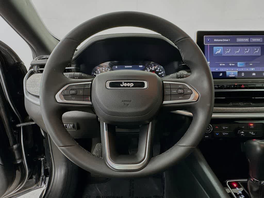 Used 2023 Jeep Compass Latitude AWD/4WD image 16