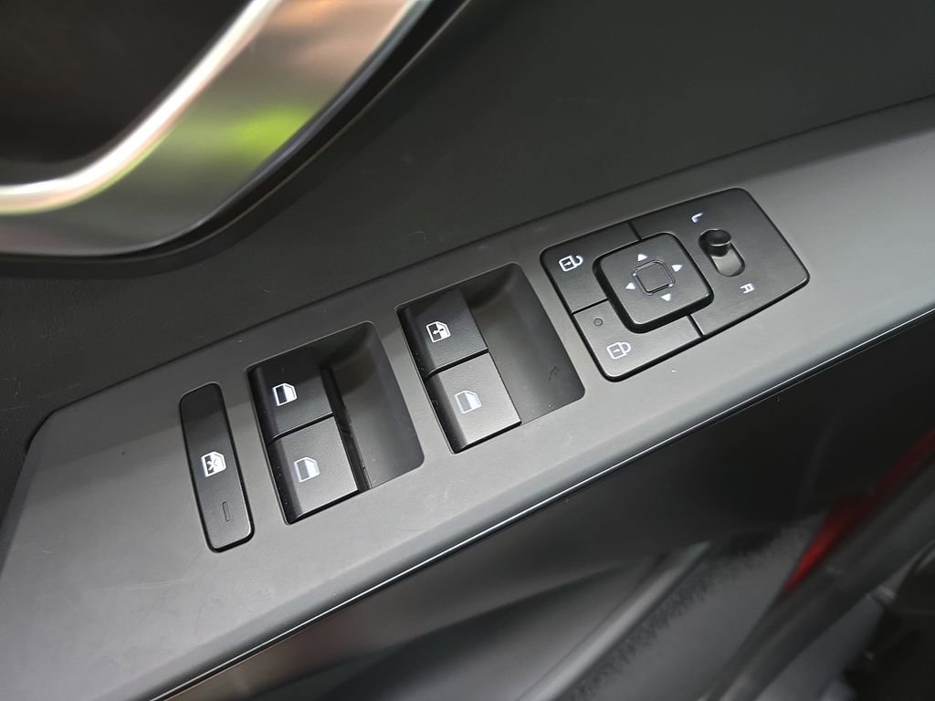 Used 2024 Kia Niro LX image 28