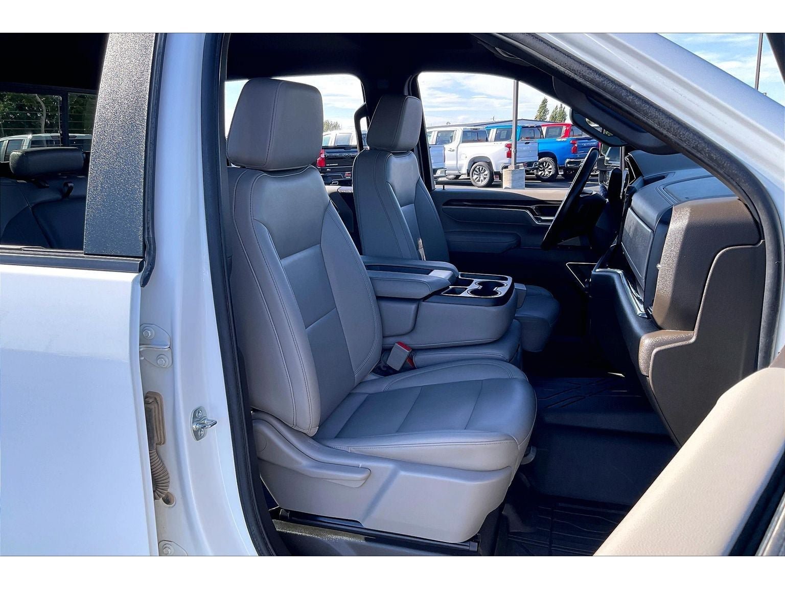 Used 2025 Chevrolet Silverado 3500 LT w/ Safety Package AWD/4WD image 8