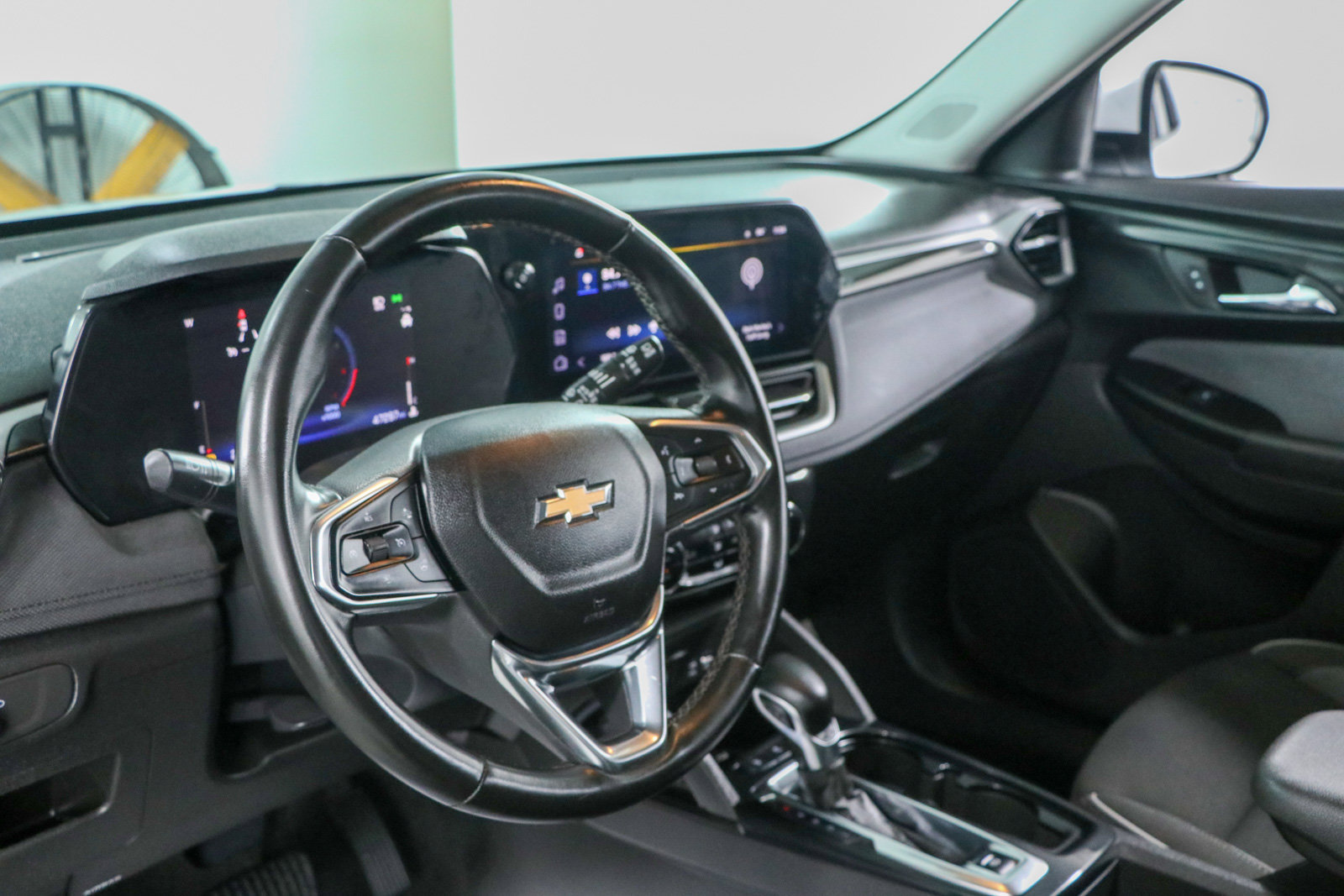 Used 2025 Chevrolet TrailBlazer LT w/ Convenience Package FWD image 22
