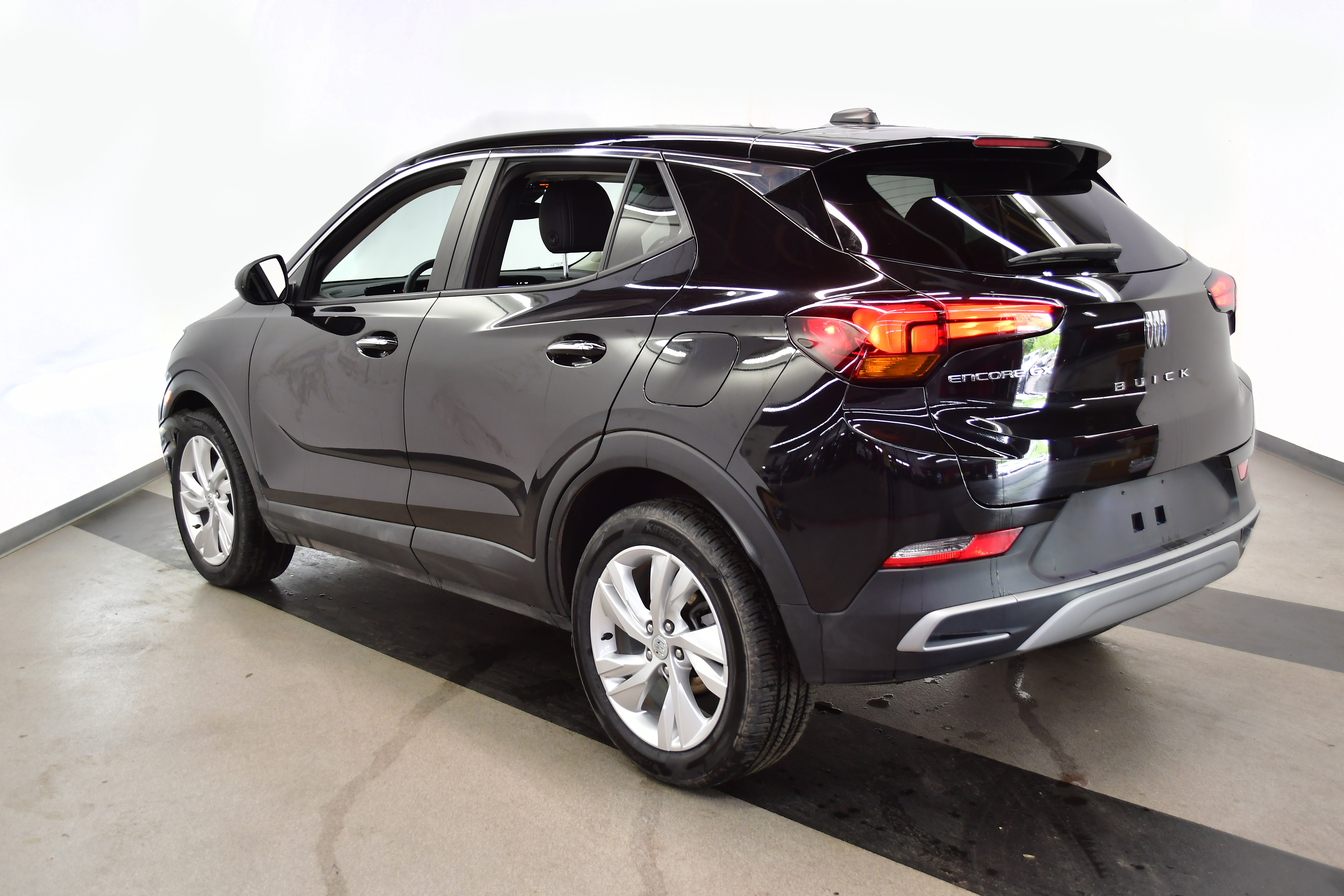 Used 2025 Buick Encore GX Preferred FWD image 5