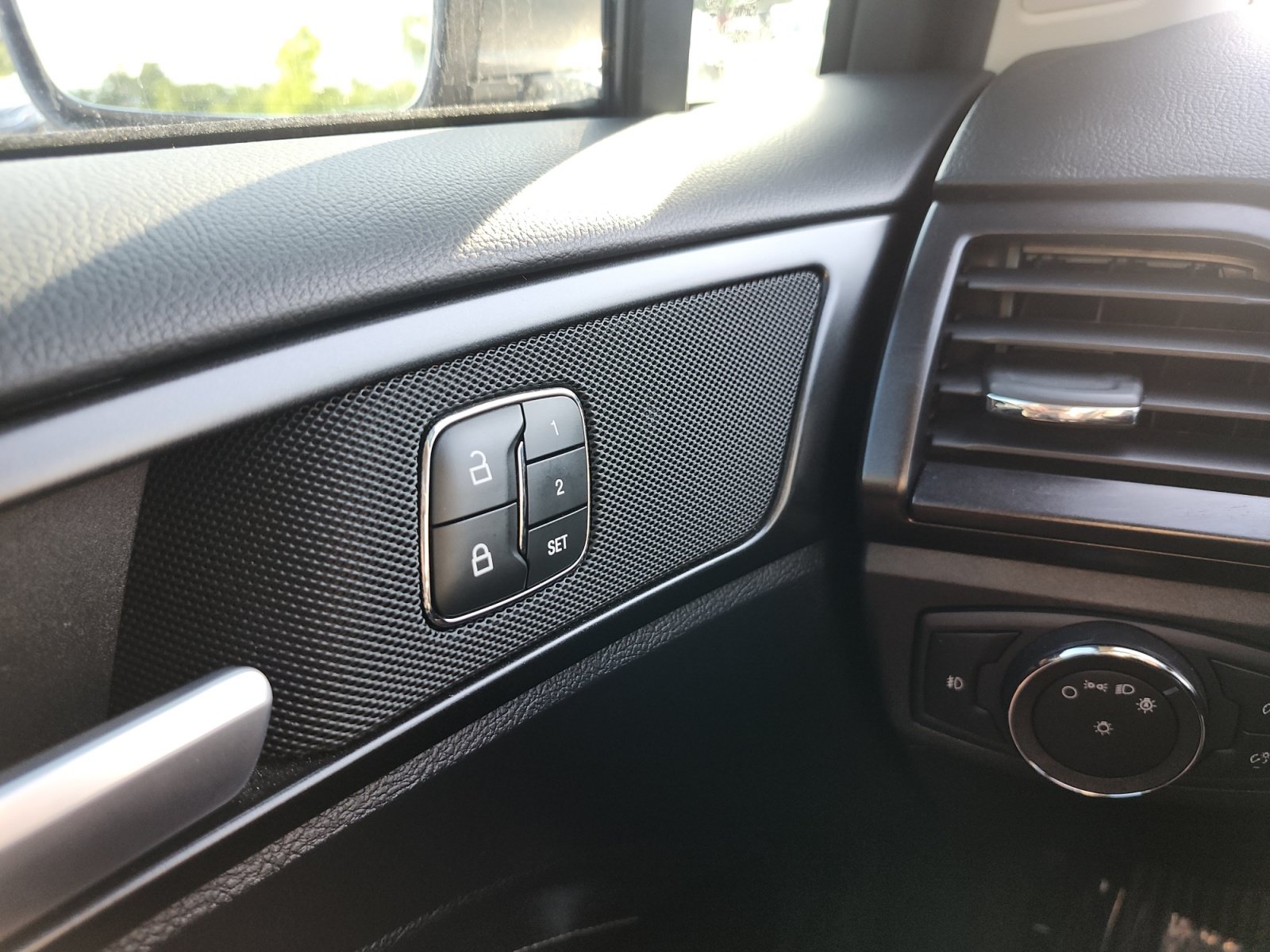 Used 2019 Ford Fusion Titanium FWD image 25
