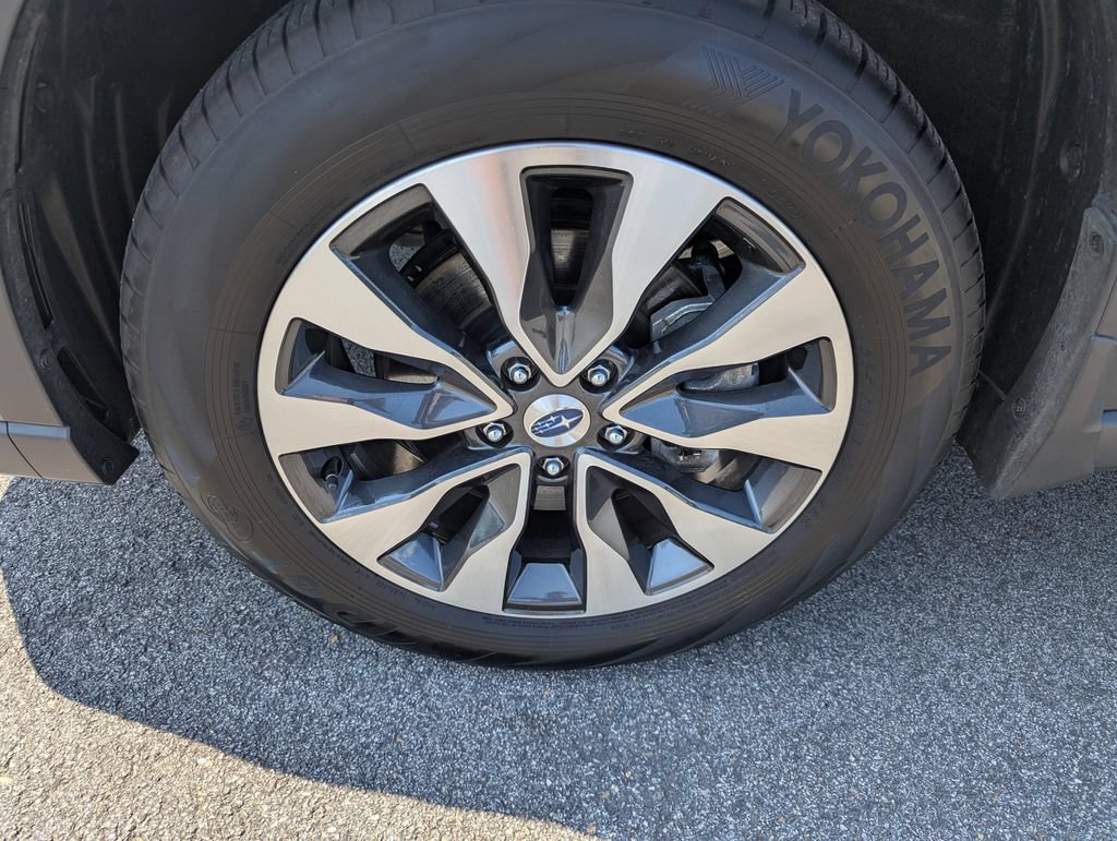 Used 2025 Subaru Outback Limited AWD/4WD image 12