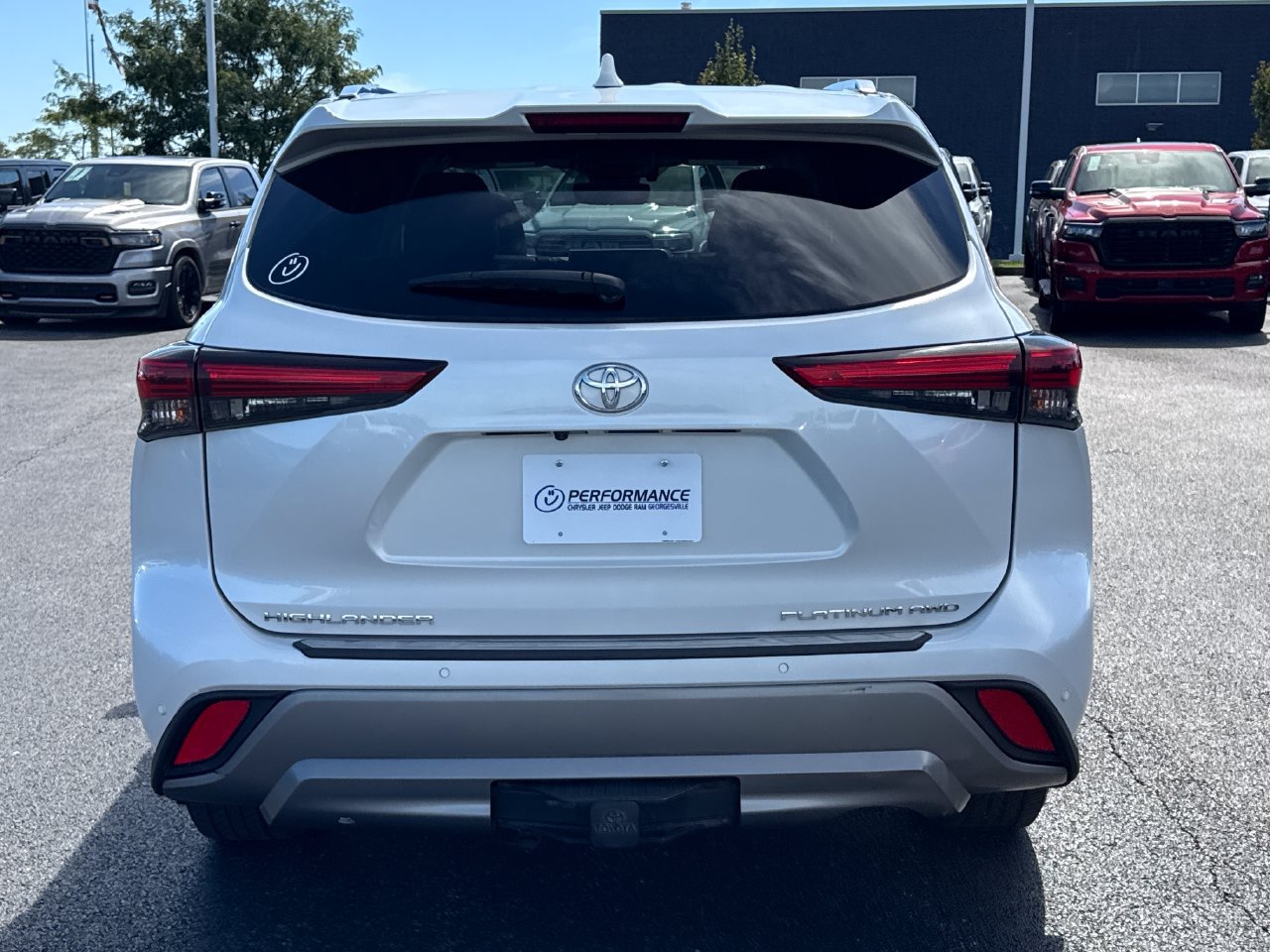 Used 2022 Toyota Highlander Platinum AWD/4WD image 4