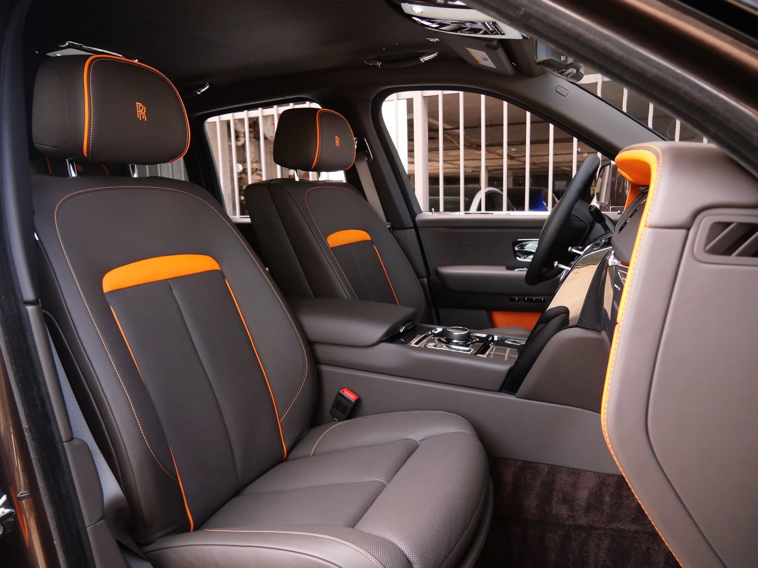 Used 2022 Rolls-Royce Cullinan Black Badge AWD/4WD image 32