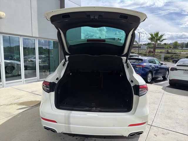 Certified 2023 Maserati Levante GT image 11