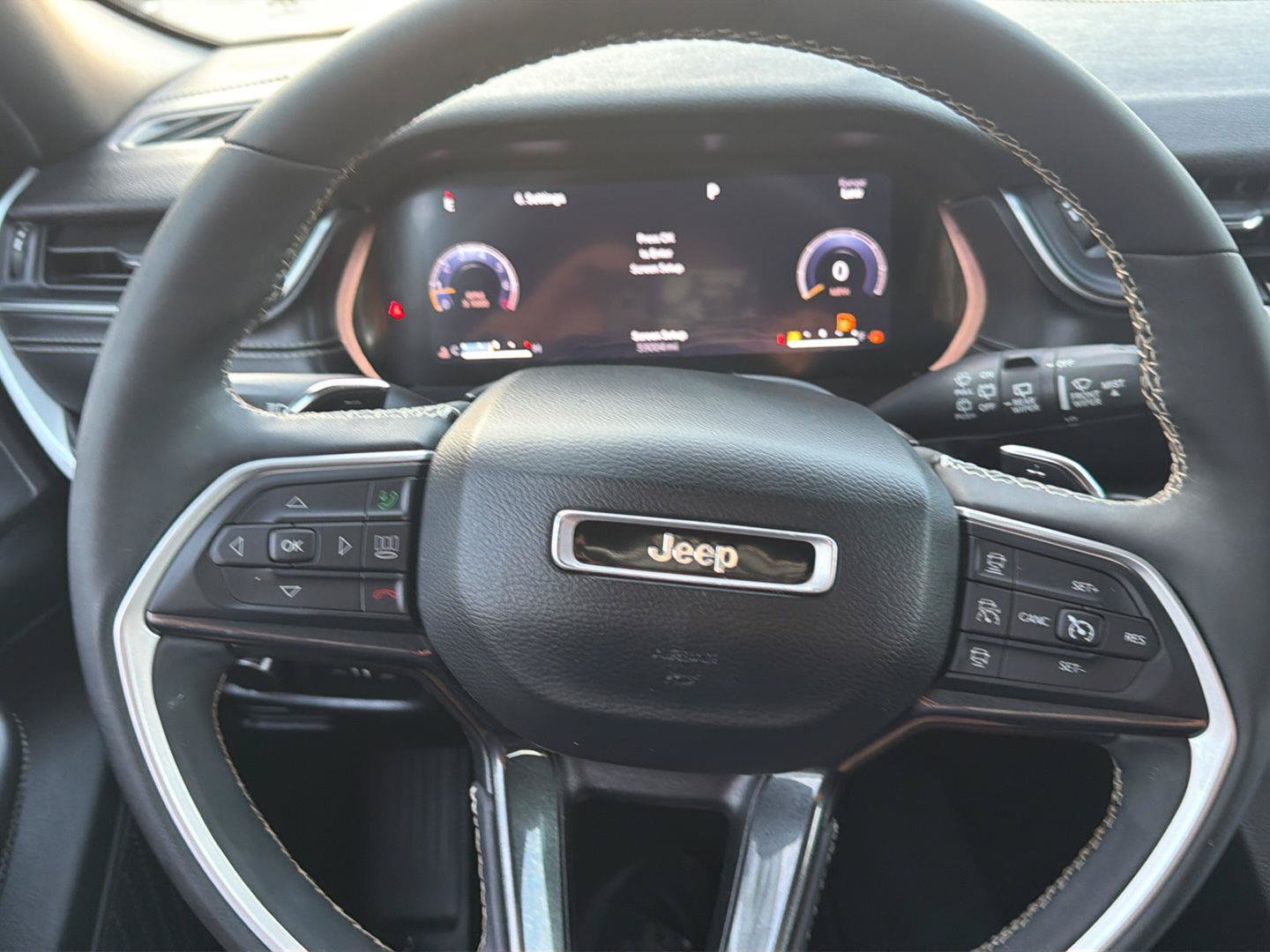 Used 2023 Jeep Grand Cherokee Altitude AWD/4WD image 2