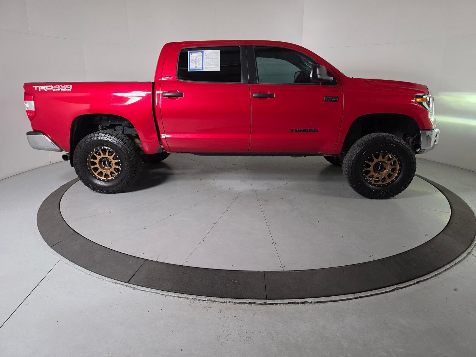 Used 2020 Toyota Tundra SR5 w/ TRD Off-Road Package AWD/4WD image 6
