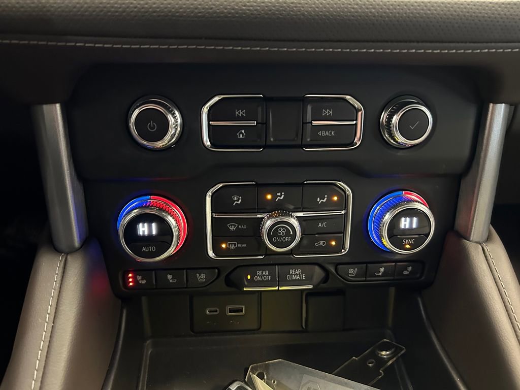 Used 2023 GMC Yukon SLT w/ SLT Luxury Package image 14