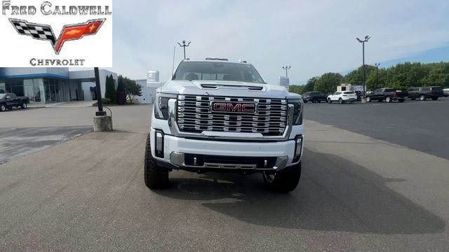 Used 2026 GMC Sierra 2500 Denali w/ Denali Reserve Package image 3