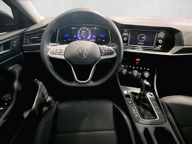 Used 2024 Volkswagen Jetta SE image 7