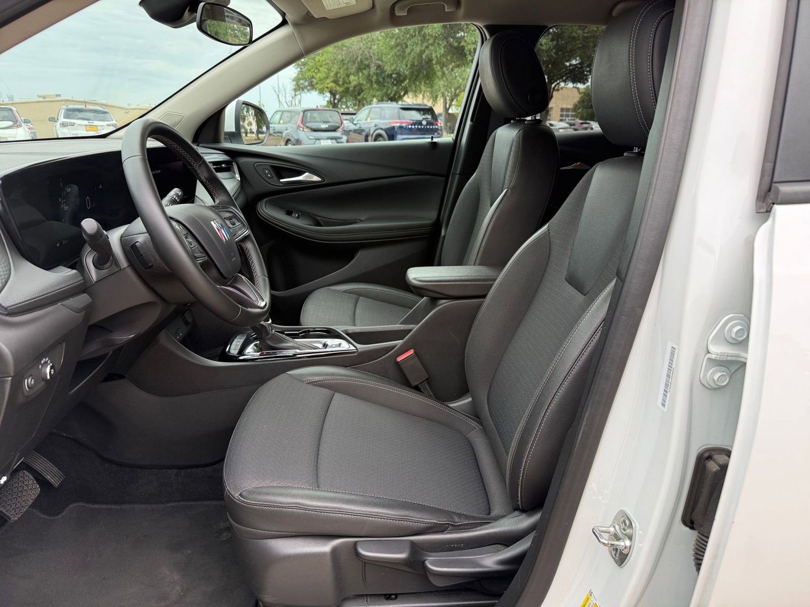 Used 2025 Buick Encore GX Preferred FWD image 28