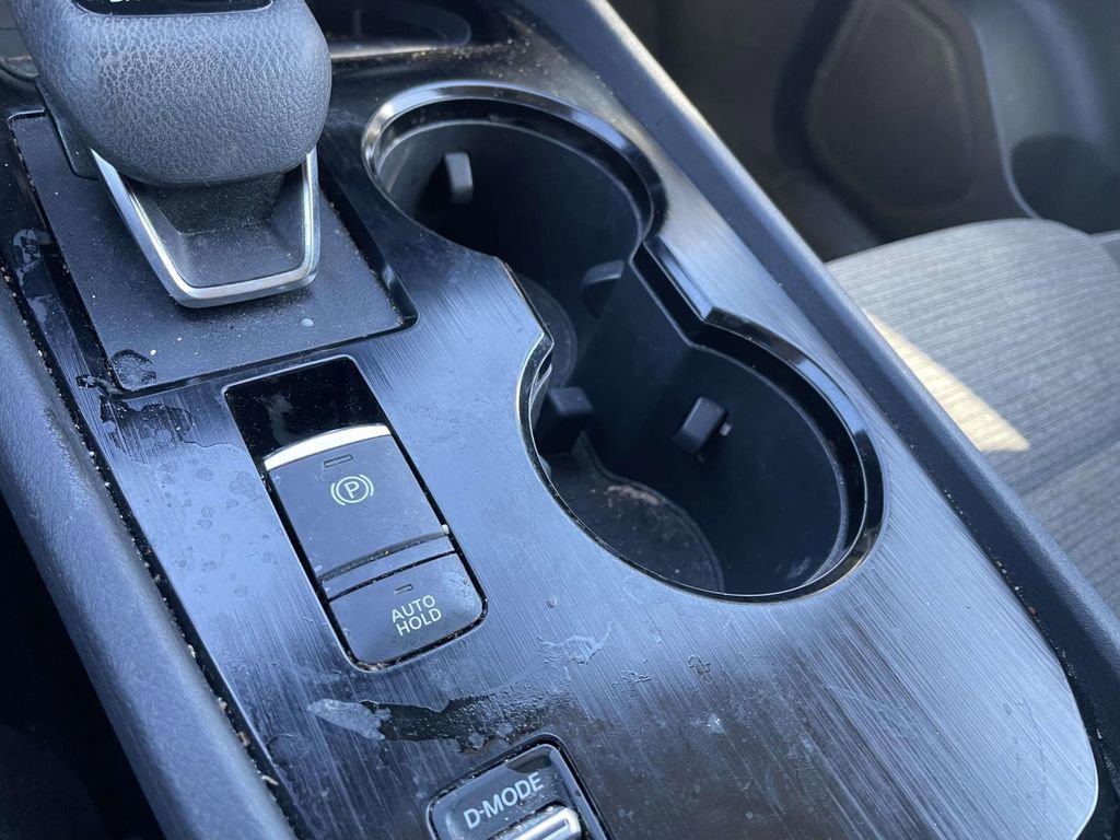 Used 2022 Nissan Rogue SV image 32