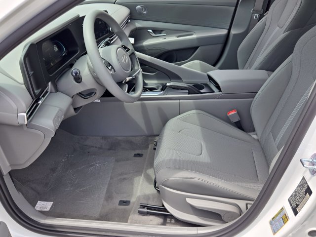 New 2026 Hyundai Elantra SE FWD image 5