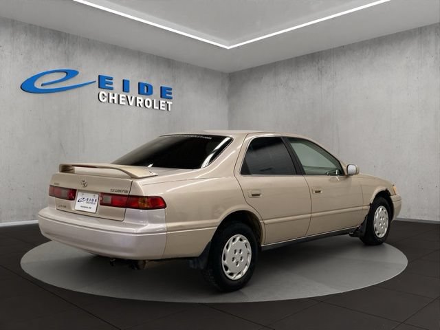 Used 1998 Toyota Camry LE FWD video 2