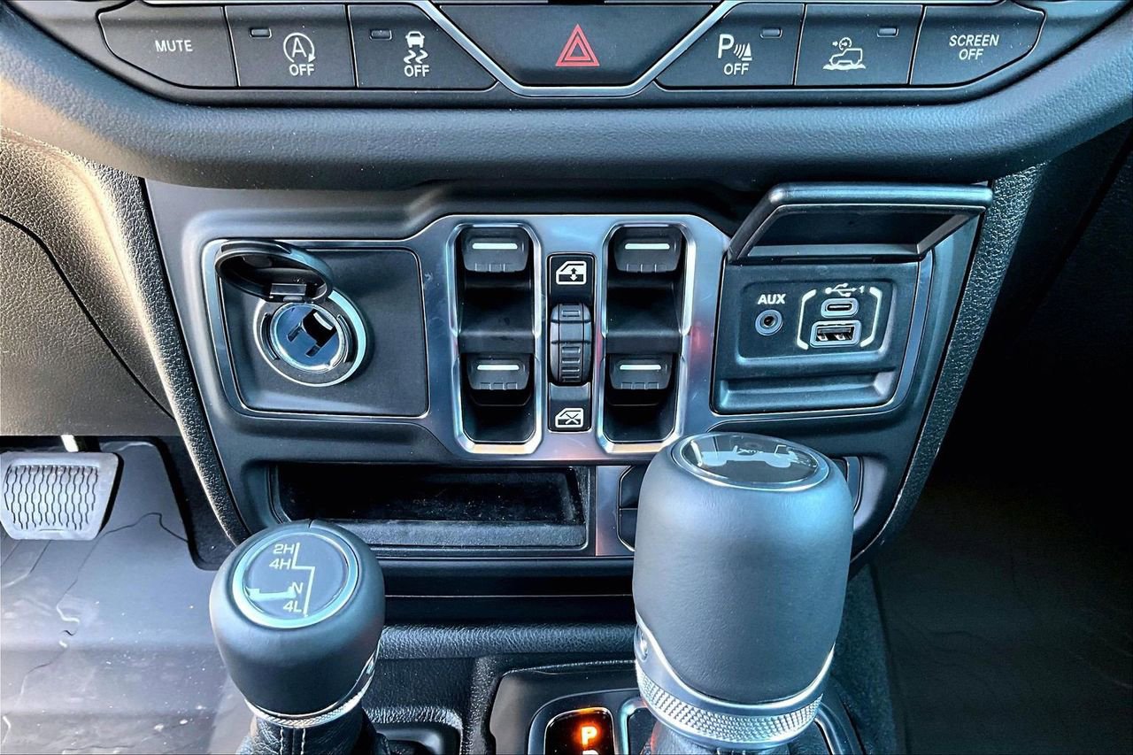 New 2026 Jeep Wrangler Sahara AWD/4WD image 19