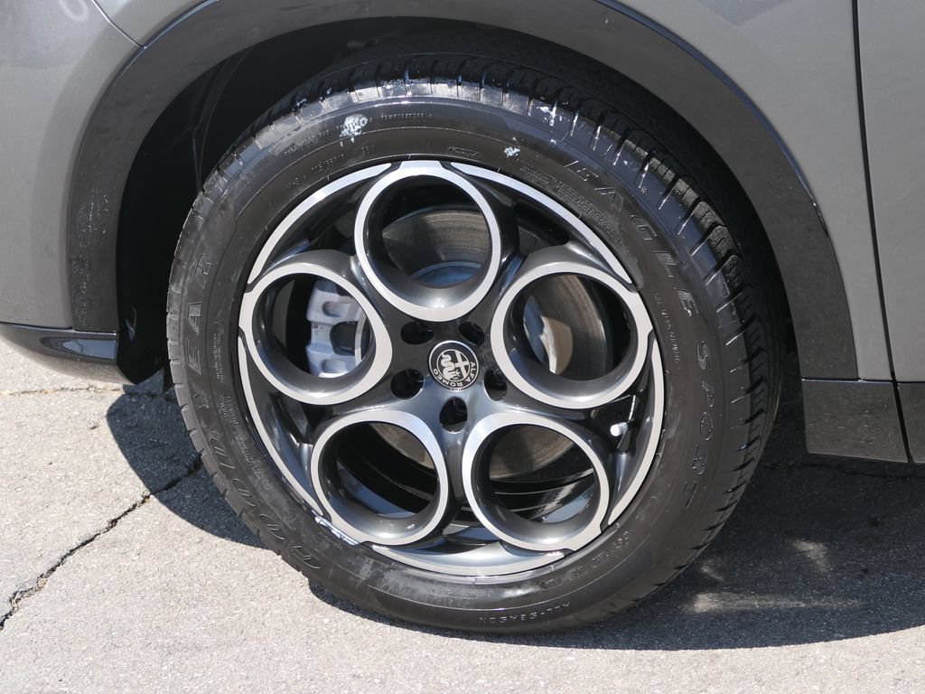 Used 2025 Alfa Romeo Tonale AWD/4WD image 8