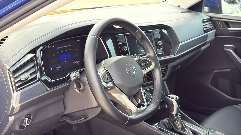 Used 2022 Volkswagen Jetta SE image 9