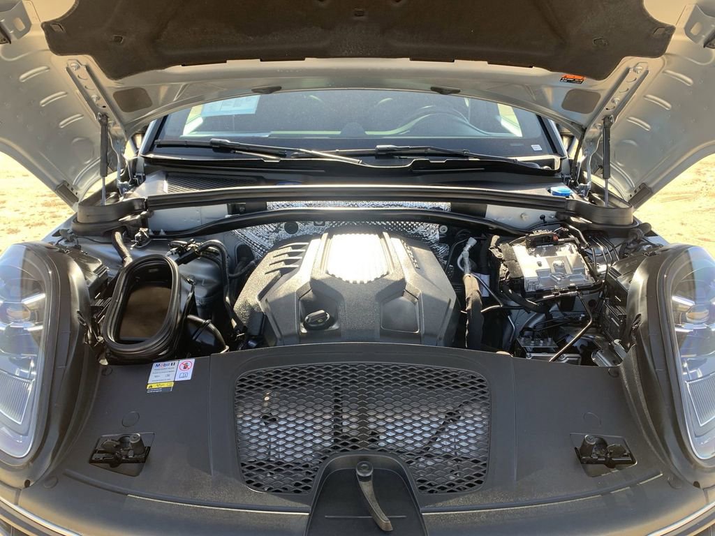 Used 2023 Porsche Macan Base image 28