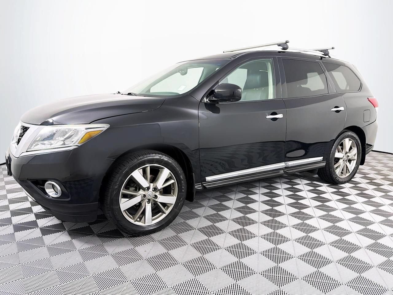 Used 2015 Nissan Pathfinder Platinum w/ Family Entertainment Package AWD/4WD image 6