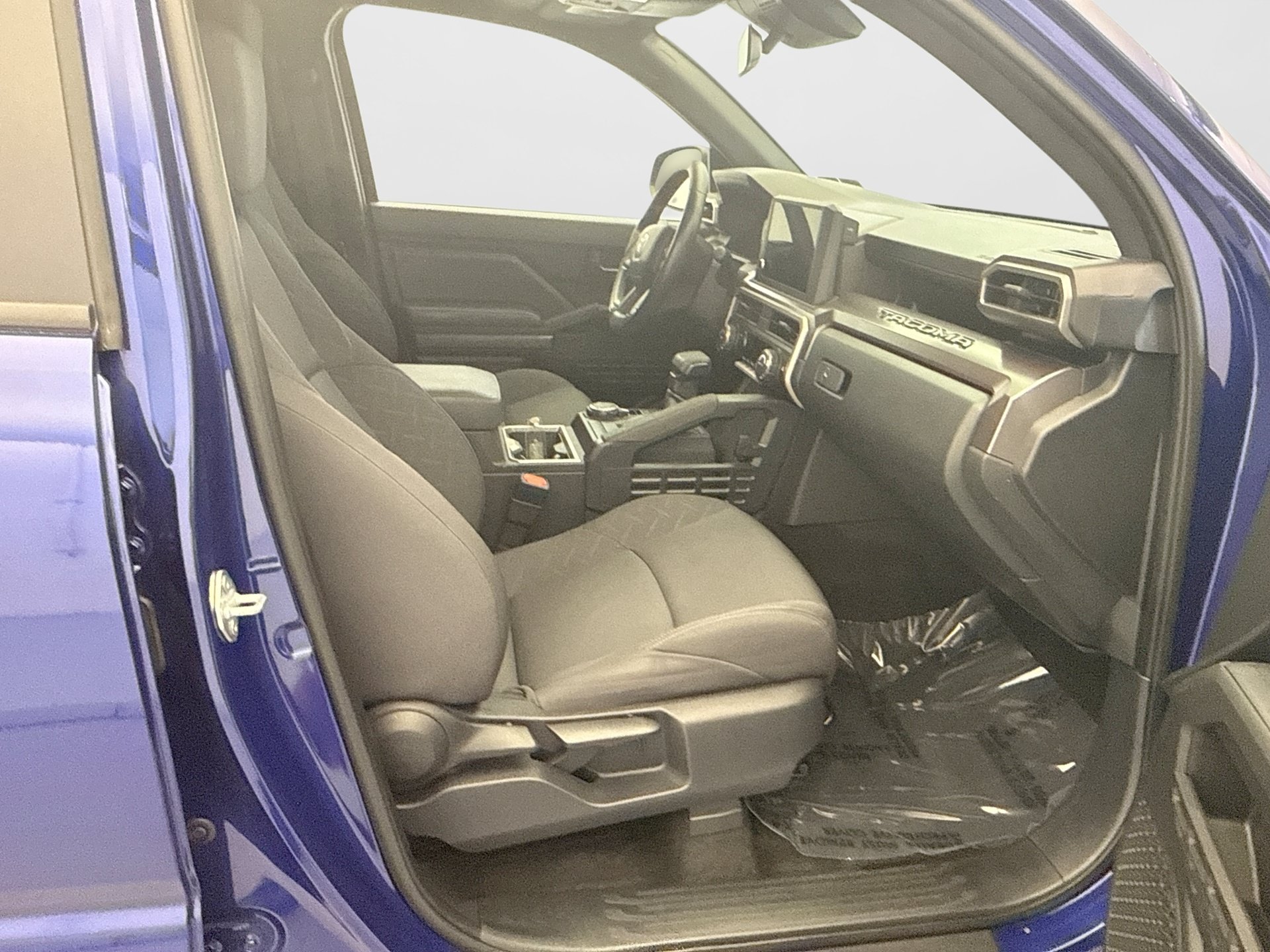 Used 2024 Toyota Tacoma SR5 AWD/4WD image 16