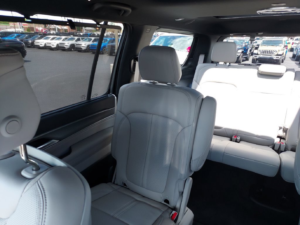 New 2026 Jeep Grand Wagoneer Limited AWD/4WD image 12