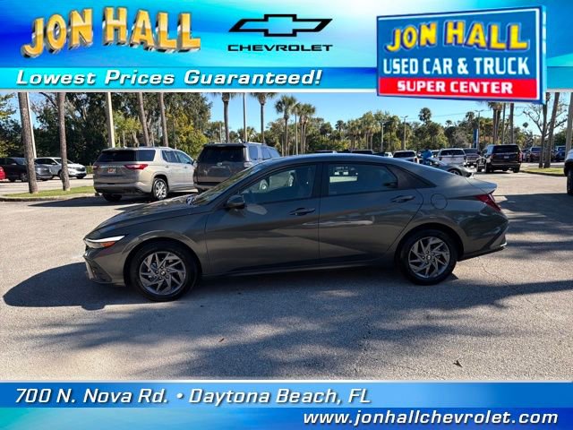 Used 2024 Hyundai Elantra SEL image 3