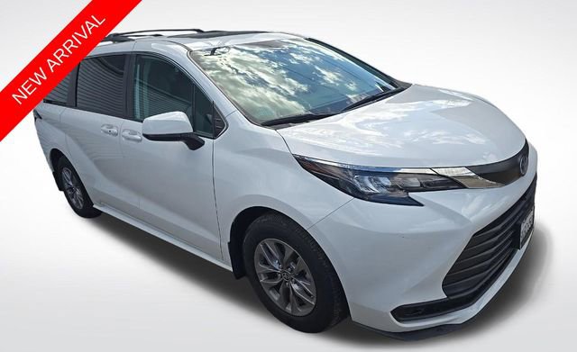 Used 2024 Toyota Sienna LE w/ LE Plus Package