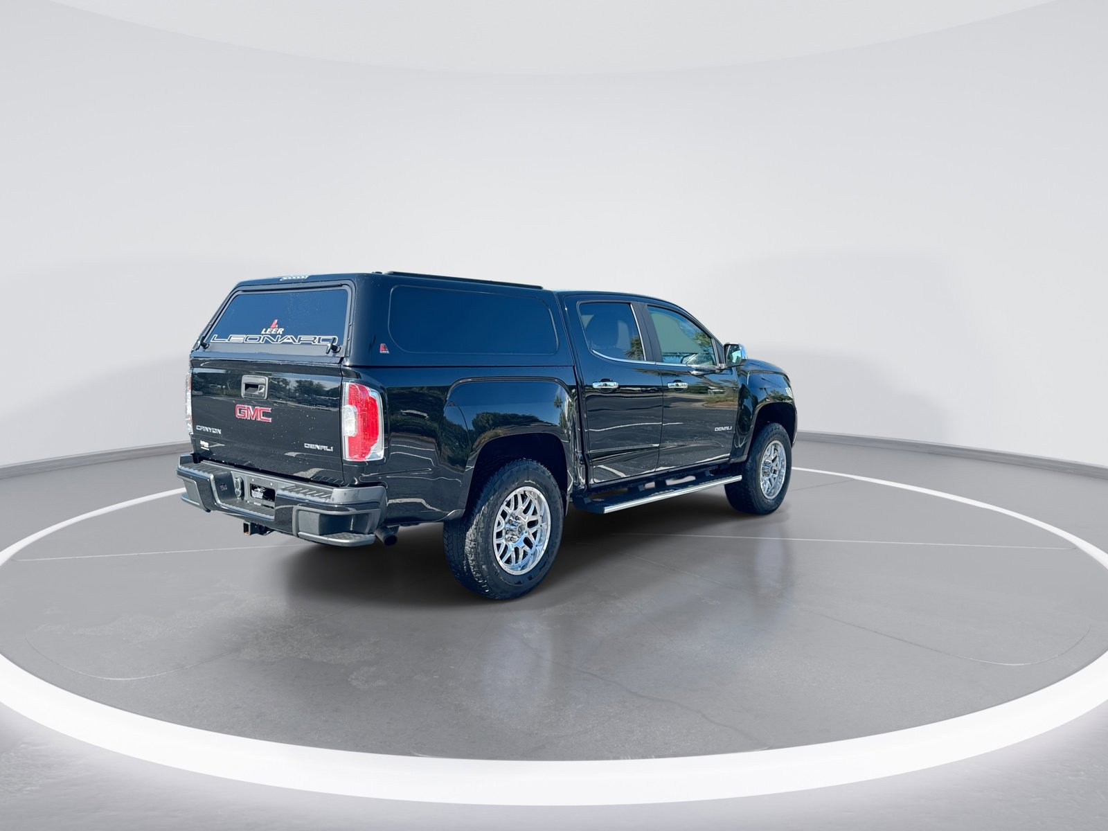 Used 2017 GMC Canyon Denali AWD/4WD image 9