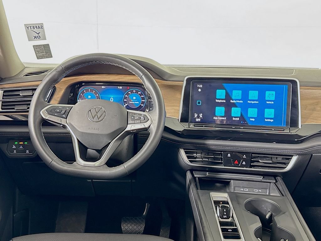 Used 2024 Volkswagen Atlas SE FWD image 13