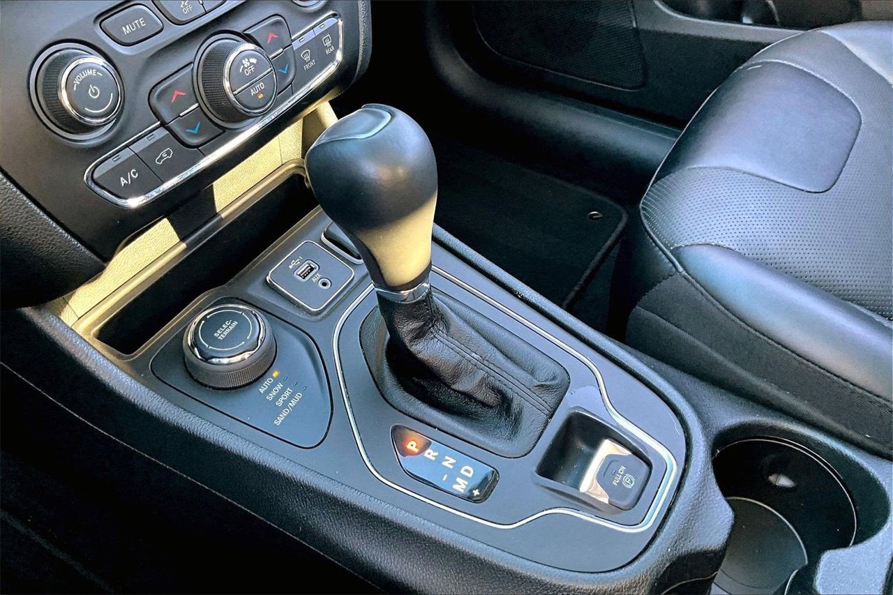 Certified 2022 Jeep Cherokee Latitude Lux w/ Sun & Sound Group image 29