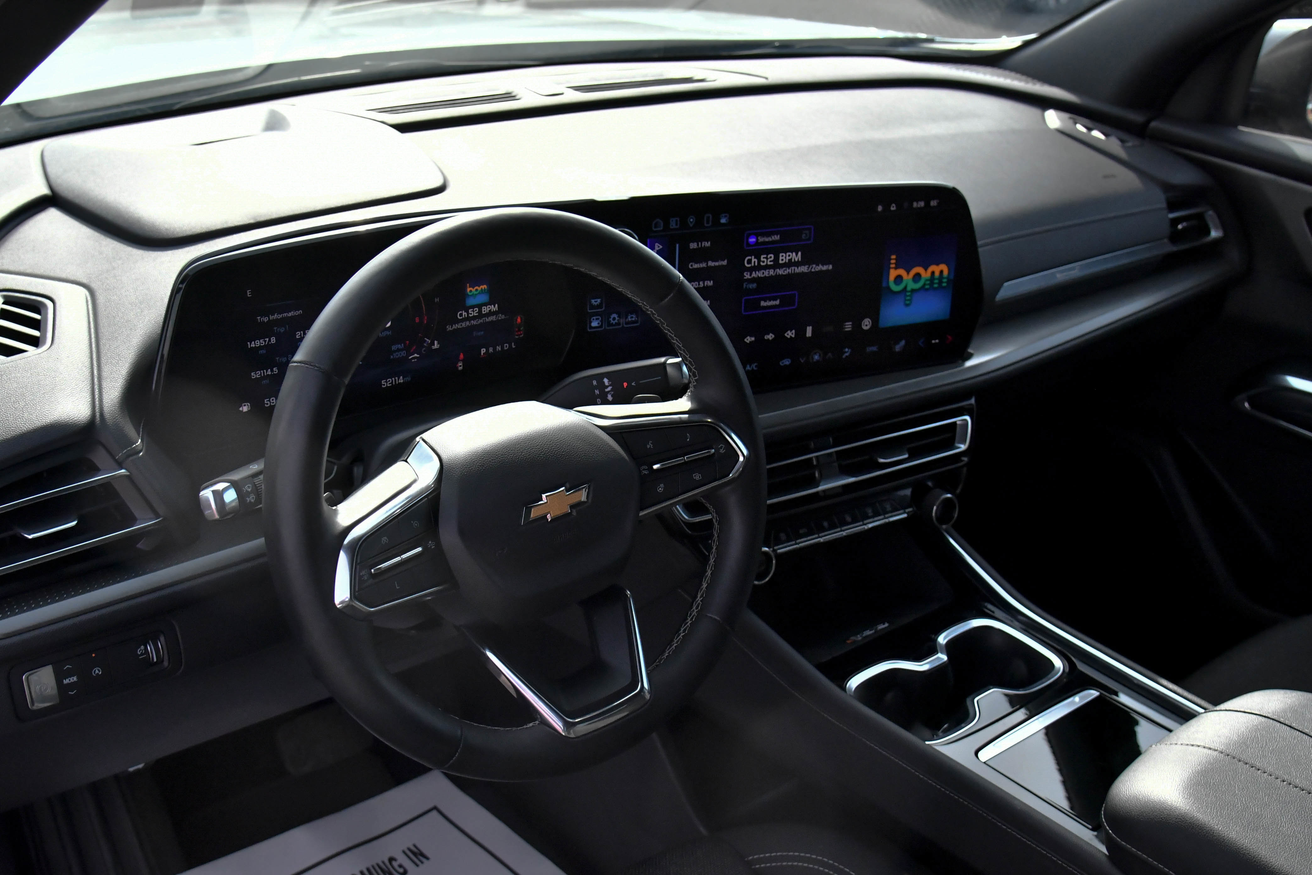 Used 2024 Chevrolet Traverse LT image 16