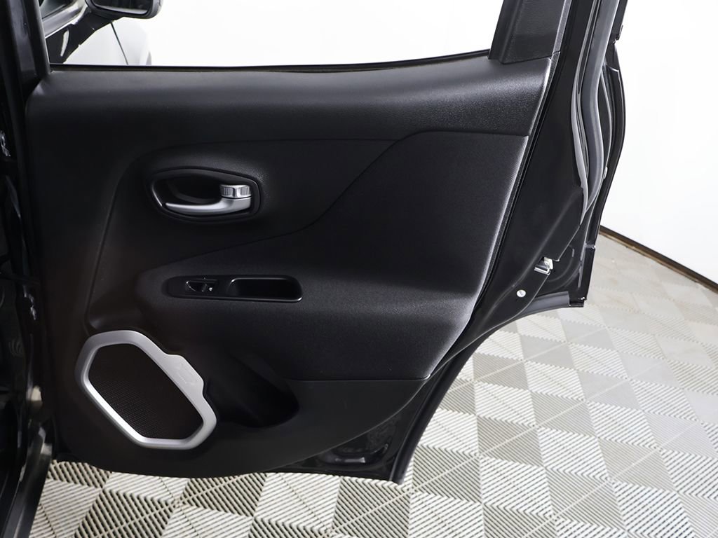 Used 2018 Jeep Renegade Latitude image 22