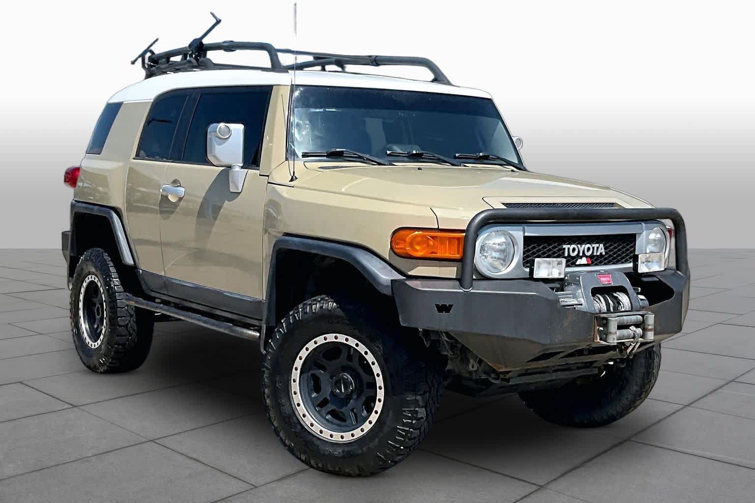 Used 2011 Toyota FJ Cruiser 4WD w/ Upgrade Pkg image 2