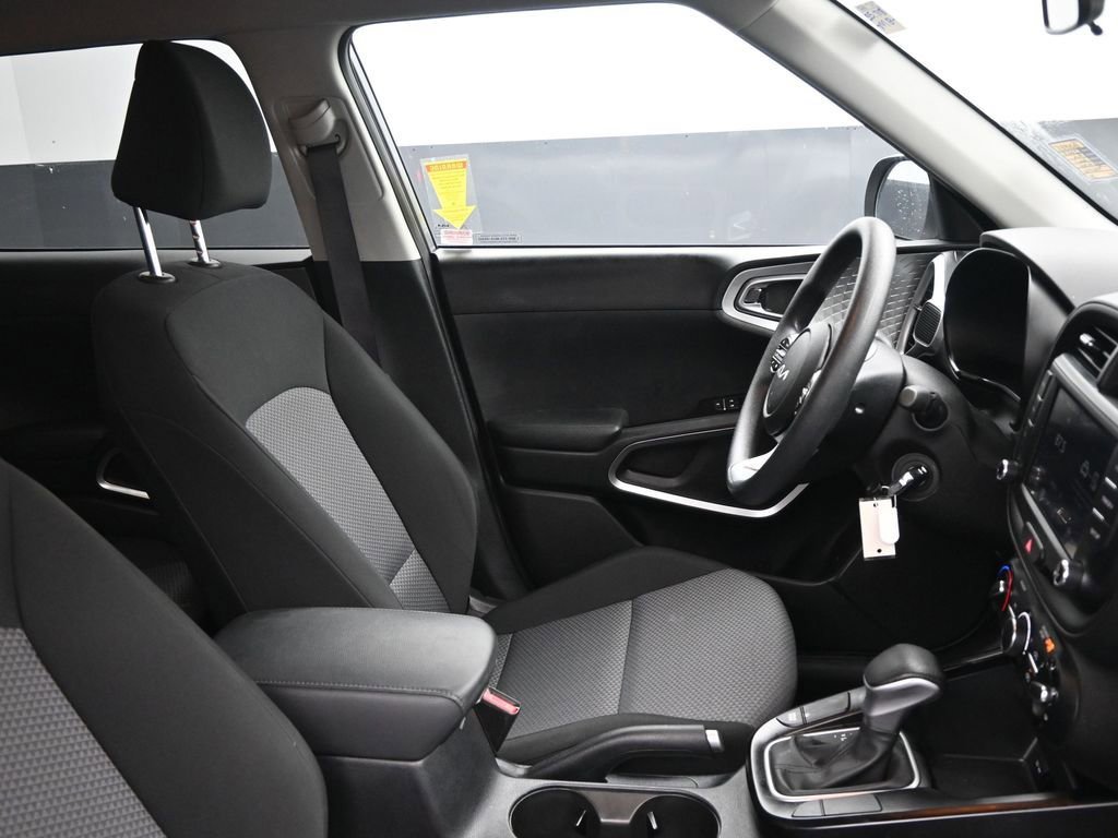 Used 2025 Kia Soul LX w/ LX Technology Package image 14