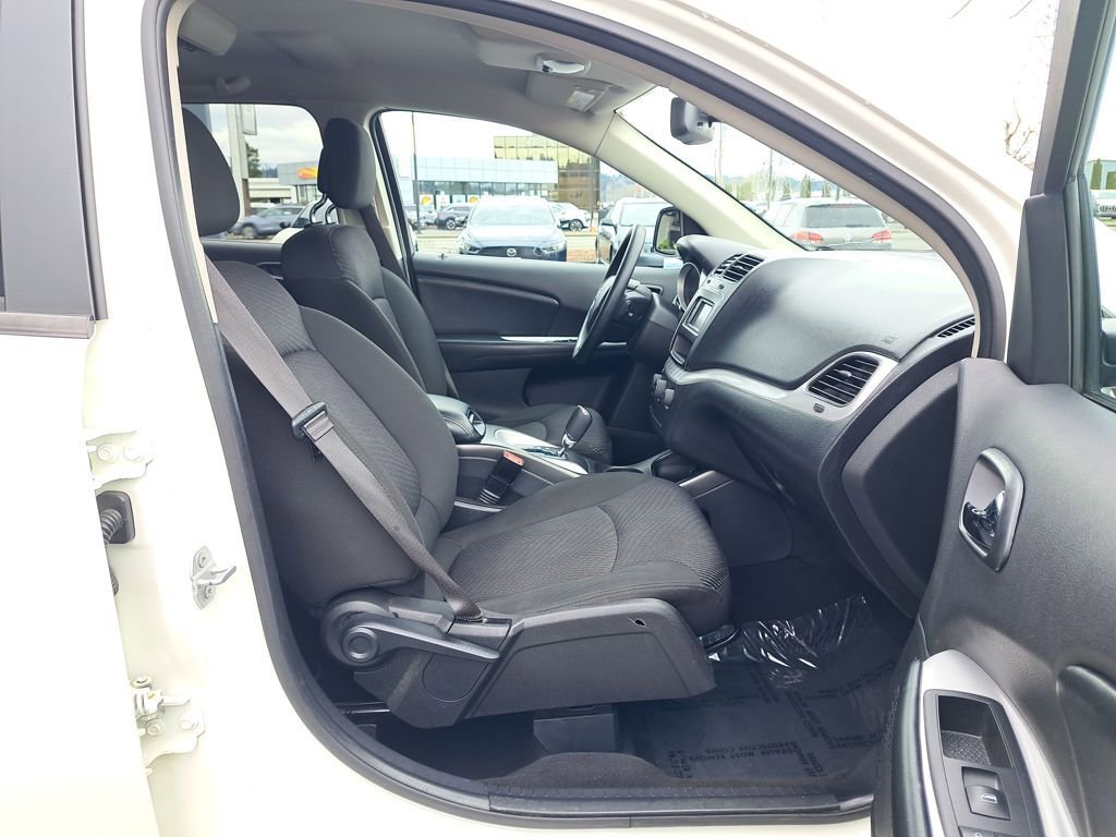 Used 2019 Dodge Journey SE image 17