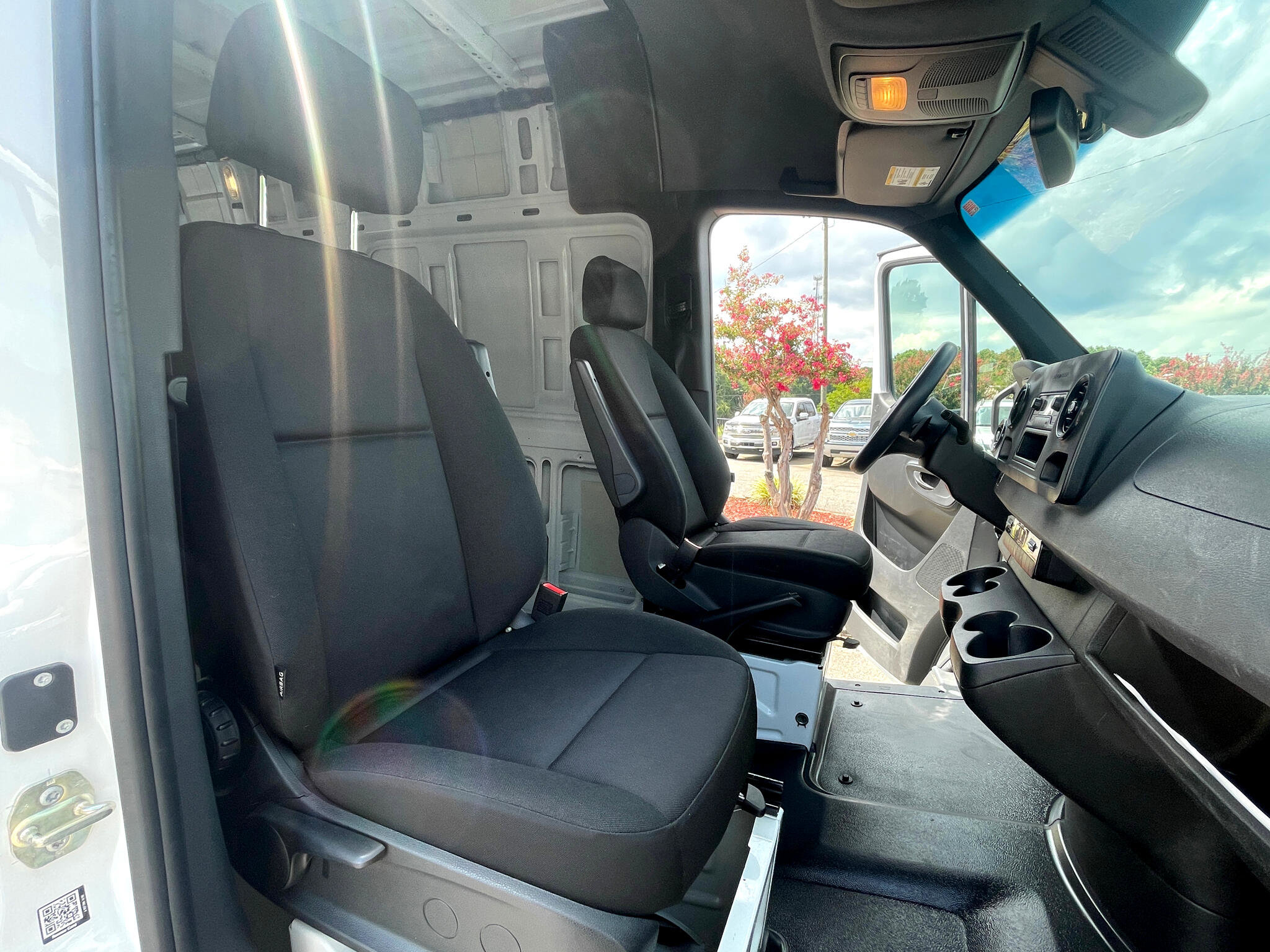 Used 2023 Mercedes-Benz Sprinter 2500 image 19