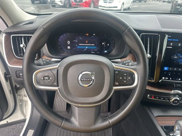 Used 2022 Volvo XC60 B5 Momentum AWD/4WD image 13