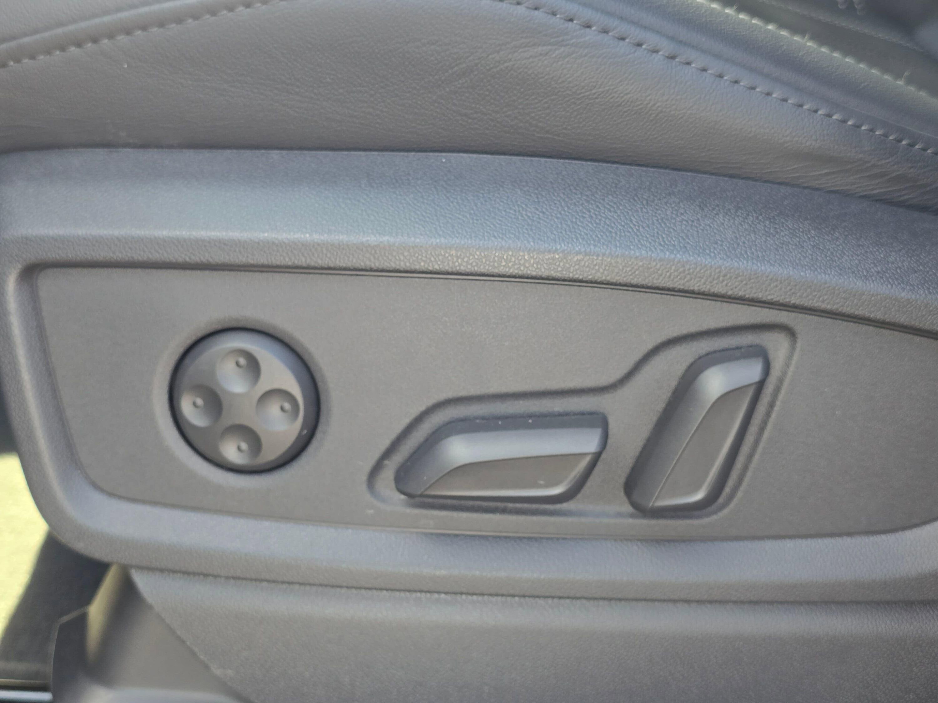 Certified 2025 Audi Q5 2.0T Premium w/ Convenience Plus Package image 39