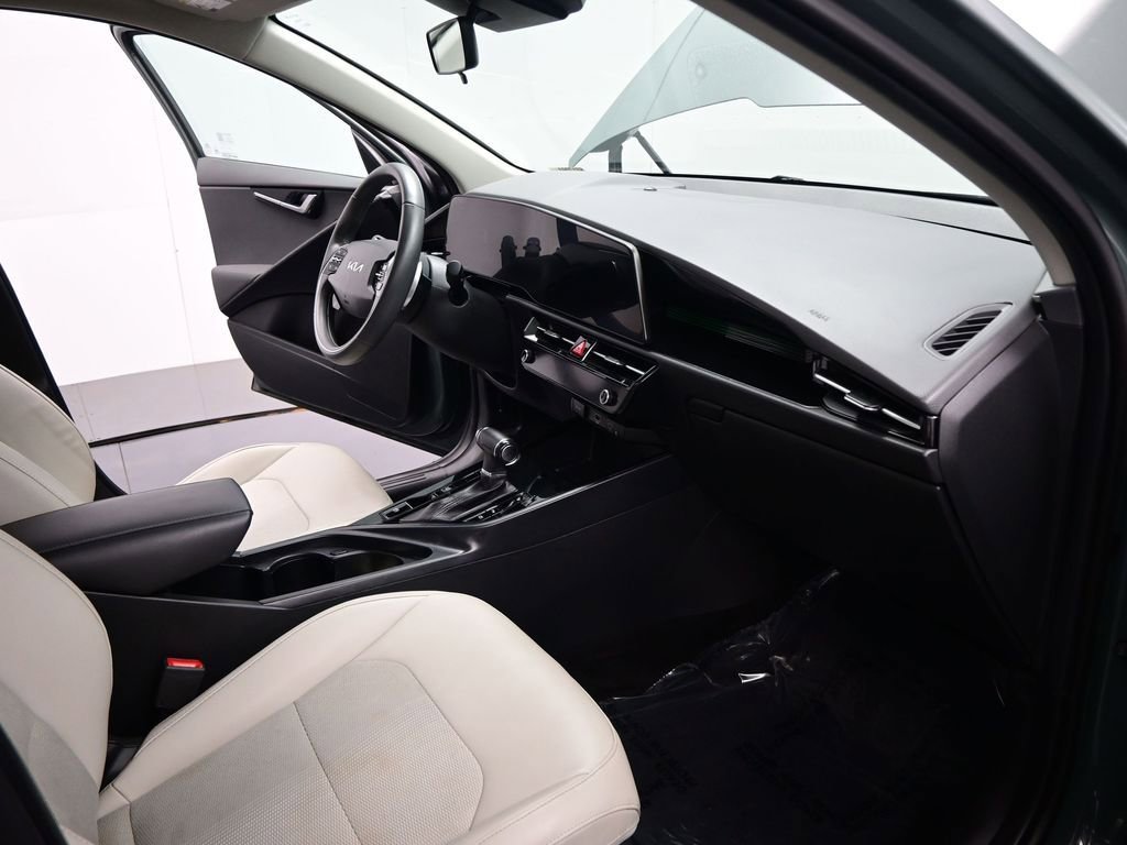 Used 2023 Kia Niro EX Touring image 21
