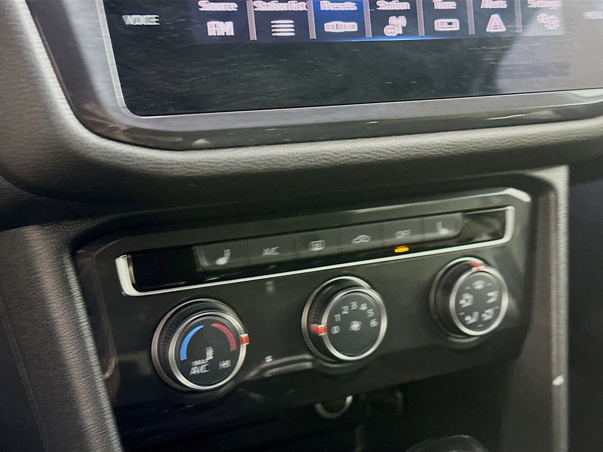 Used 2024 Volkswagen Tiguan Wolfsburg Edition image 22