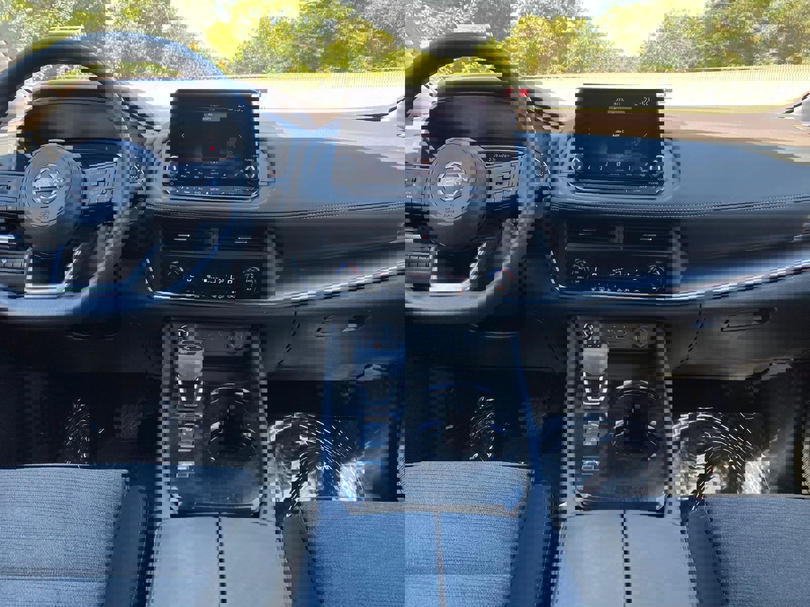 Used 2023 Nissan Rogue SV image 17