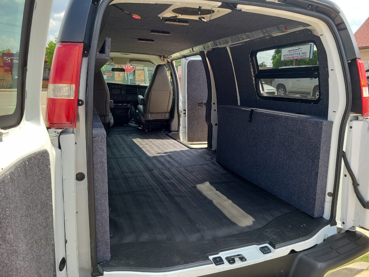 Used 2018 Chevrolet Express 2500 2500 3dr Extended Cargo Van image 36