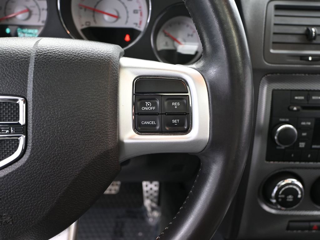 Used 2013 Dodge Challenger R/T image 29