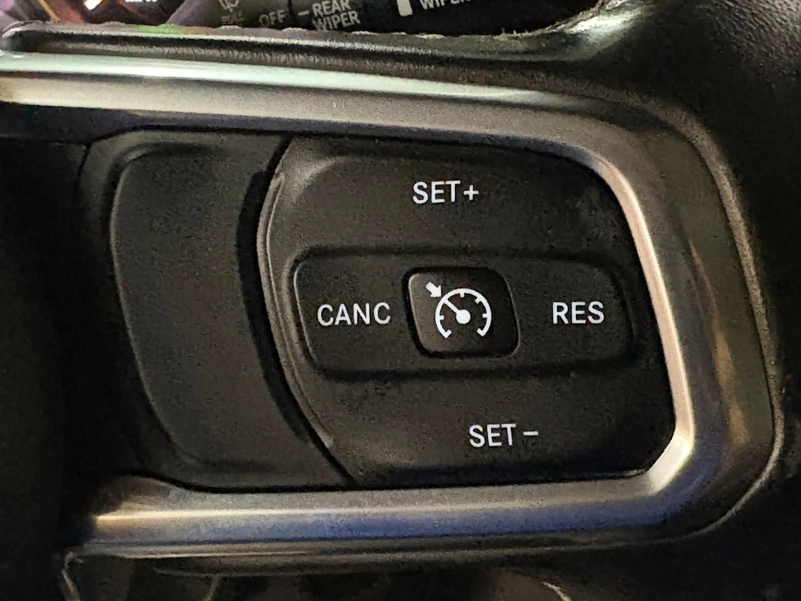 Used 2018 Jeep Wrangler Unlimited Sahara w/ Dual Top Group AWD/4WD image 29