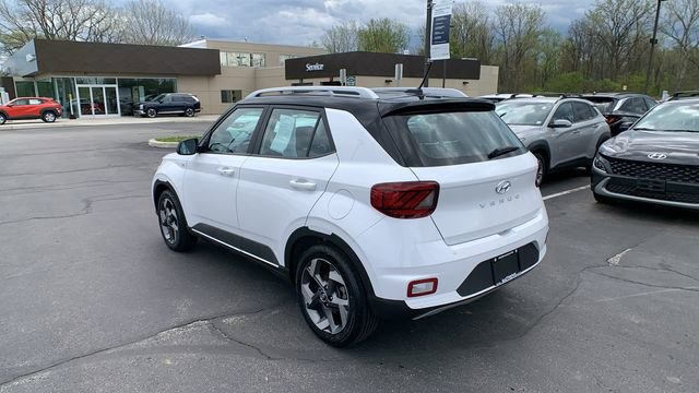 Certified 2023 Hyundai Venue Limited w/ Cargo Package FWD image 3